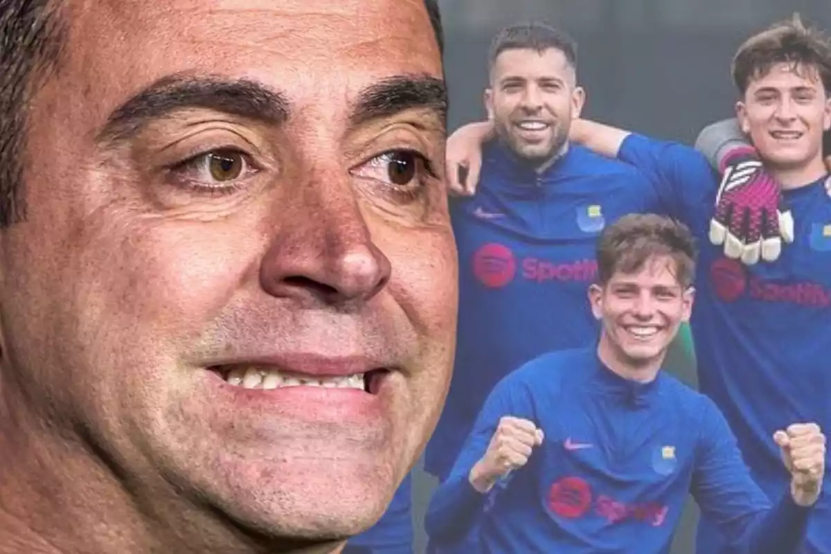 Xavi Hernández fent una ganyota amb la cara al costat d'una foto d'Estanis Pedrola entrenant amb el FC Barcelona