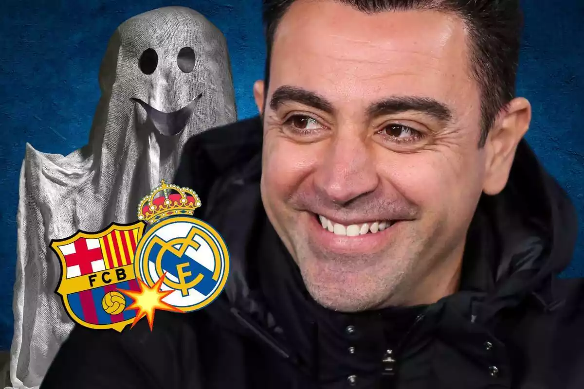 Xavi Hernández somriu amb un fantasma al darrere i els escuts del FCBarcelona i del Reial Madrid al seu costat