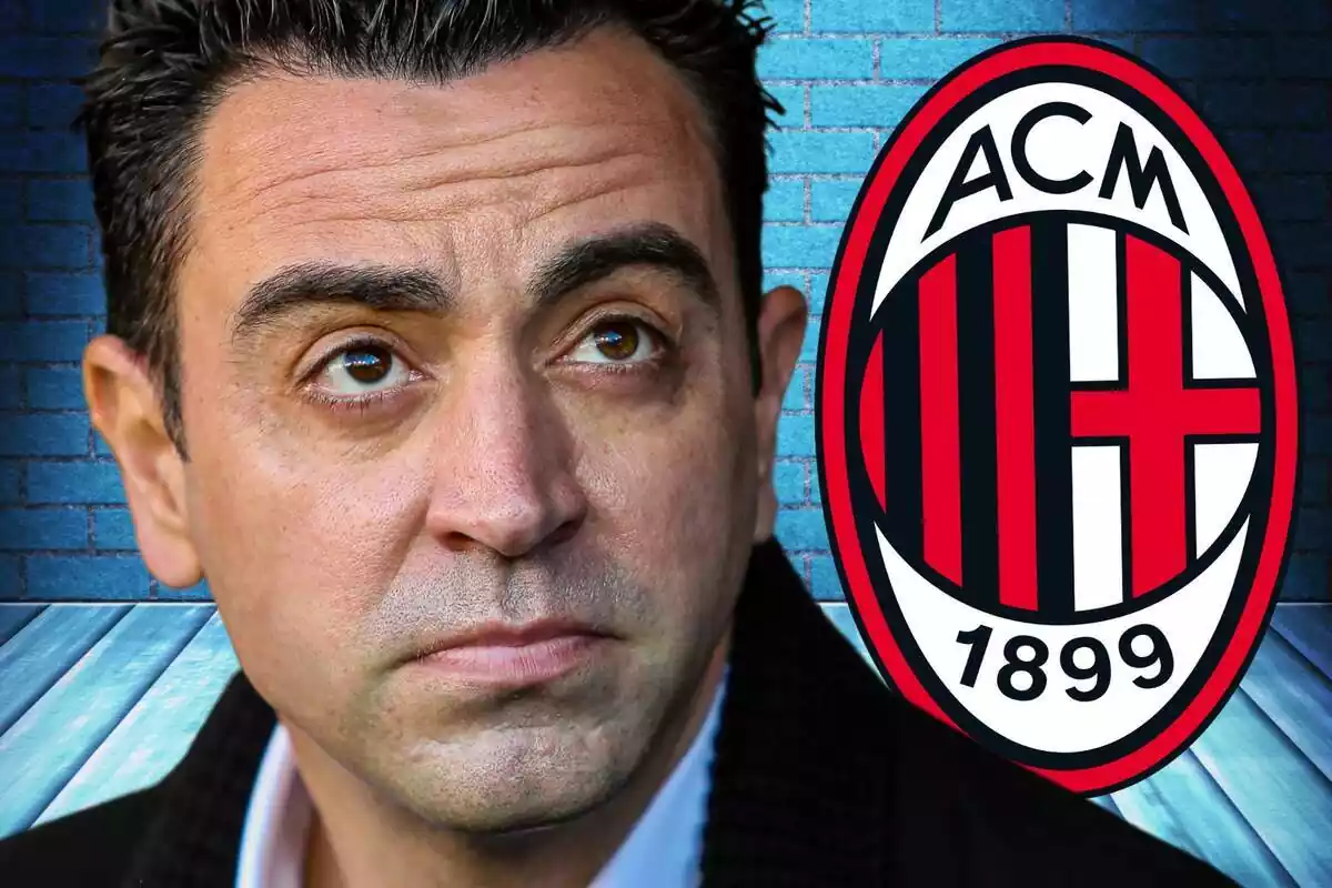 Xavi Hernández mirant cap amunt amb un escut de l'AC Milan al costat