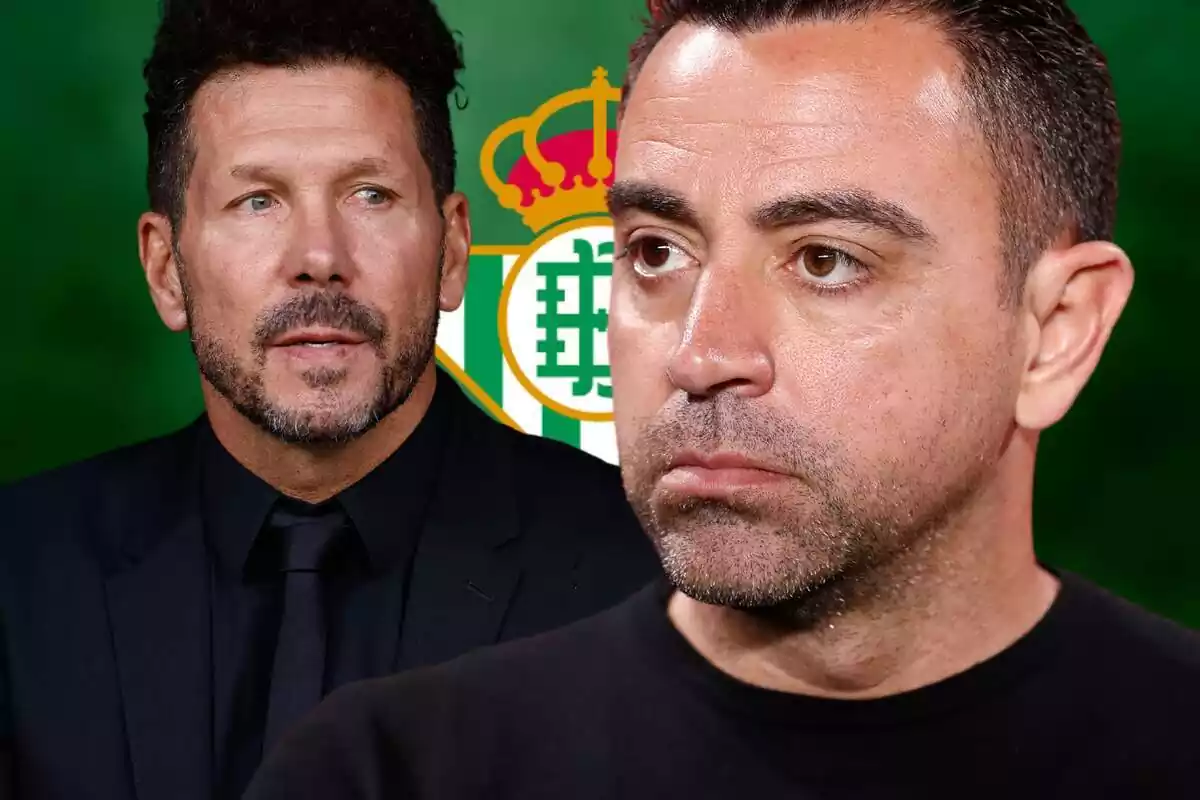 Xavi Hernández amb el Cholo Simeone sobre un fons verd i l'escut del Betis