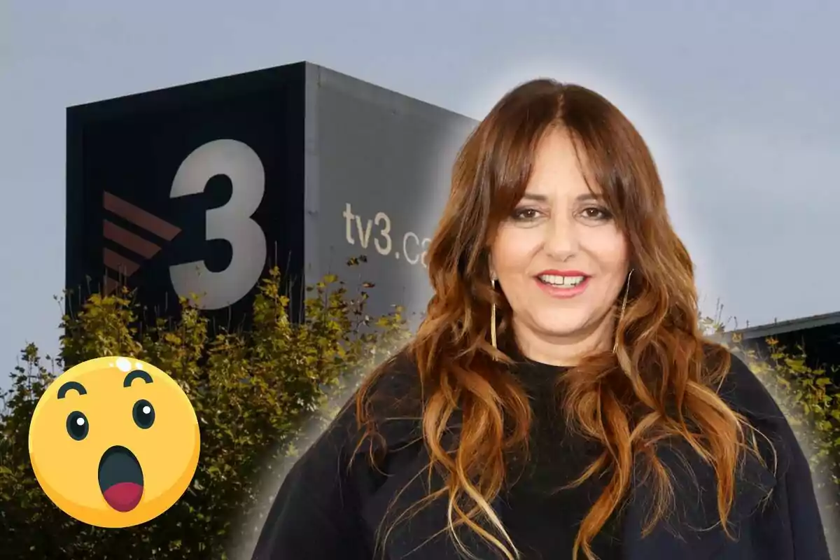 Dona somrient davant d'un edifici amb el logotip de TV3 i un emoji sorprès.