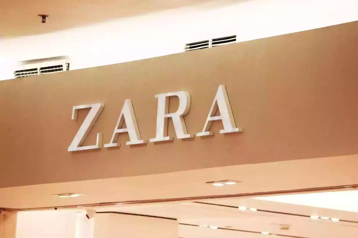 Interior de la botida de roba Zara