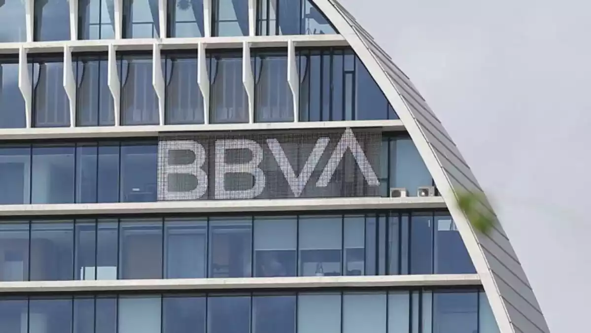 Imagen de la fachada de un edificio de BBVA