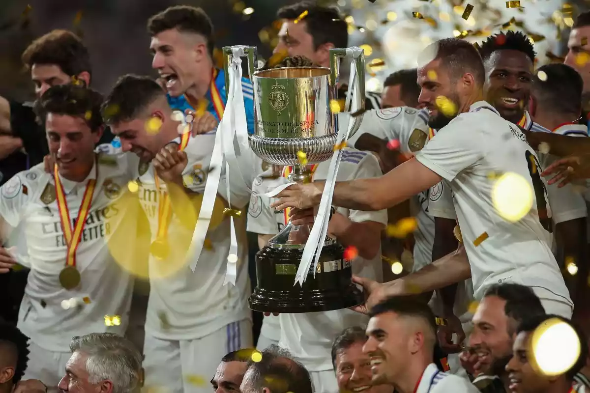 Els jugadors del Reial Madrid celebrant la Copa del Rei