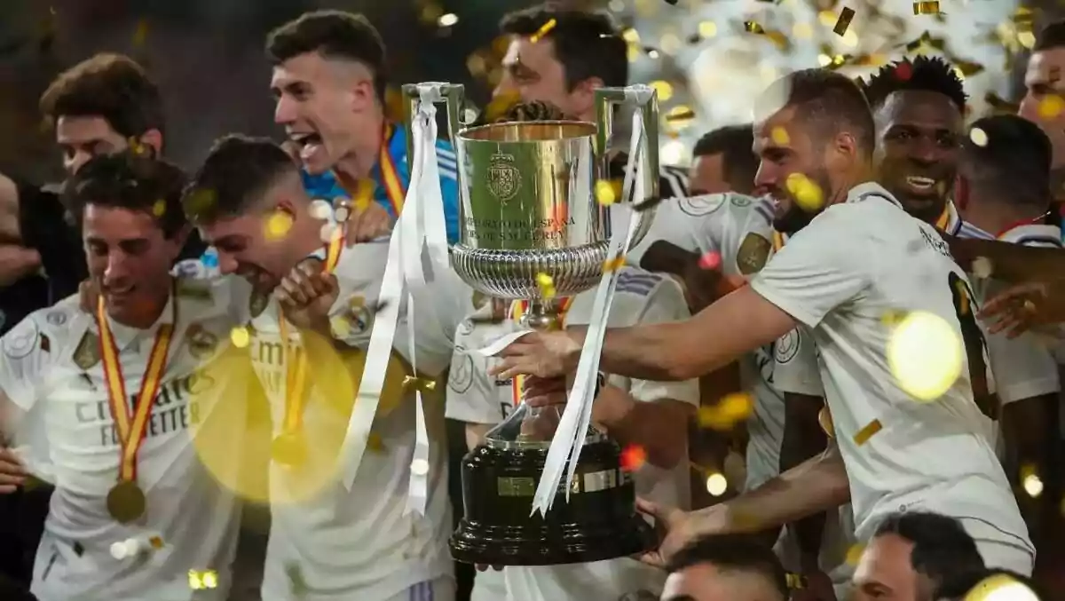 Real Madrid players celebrating the Copa del Rey